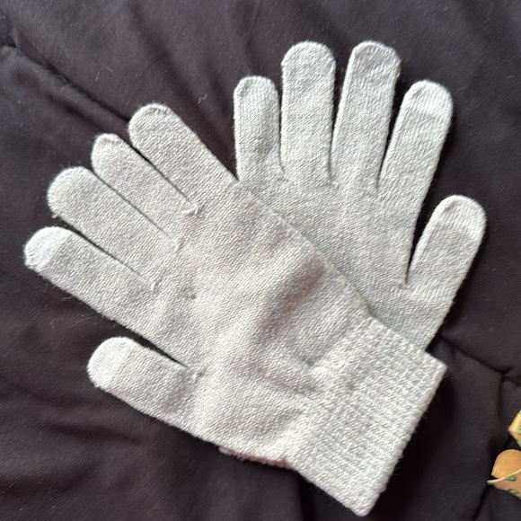 Hat and gloves gift set - Picture 2 of 4